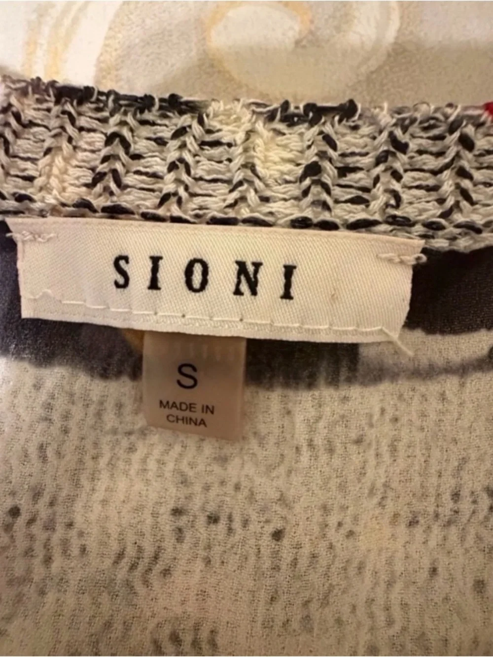 Sioni Abstract Layered Knit Top – Size Small | Soft Lightweight Chic - Picture 2 of 4